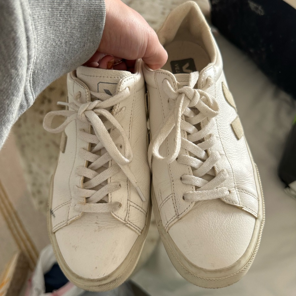 Veja sneakers (worn 5 times or less)